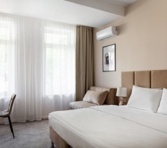 Трехместный номер с  видом на город в Kinney hotel sea view