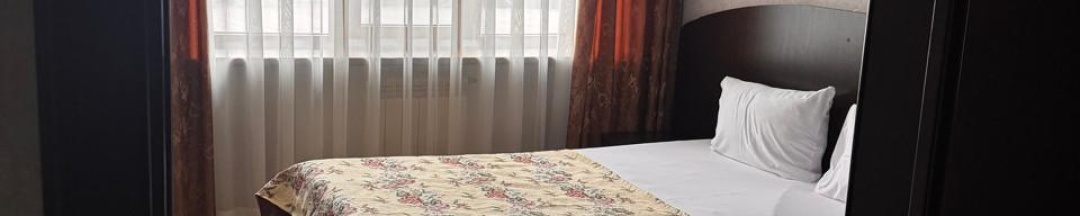 Номер комфорт с 1 двуспальной кроватью в Отель-Кавказ