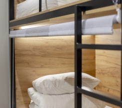 Односпальная кровать в 4-х местном женском номере в Via hostel