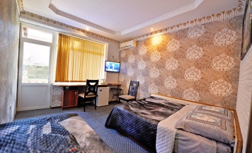 Трёхместный номер Standard с балконом и с видом на горы в Малибу