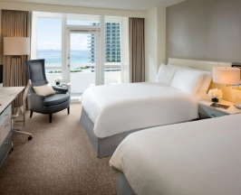 Четырёхместный номер с видом на океан в Fontainebleau Miami Beach