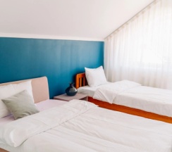 Коттедж с балконом в Гавань