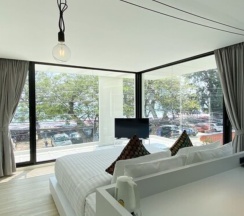 Люкс с видом на море в Nirundorn Resort