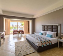 Номер Deluxe с балконом в Sunrise Crystal Bay Resort