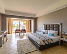 Номер Deluxe с балконом в Sunrise Crystal Bay Resort