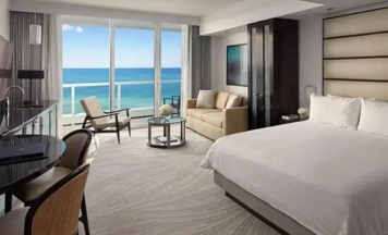 Двухместный полулюкс (двуспальная кровать) в Fontainebleau Miami Beach