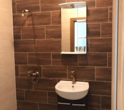 Стандартный номер (с балконом) Широкая двуспальная кровать + доп.место в Garden House