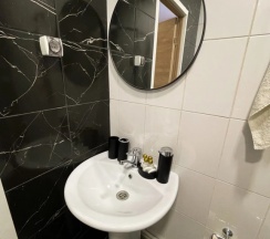 Четырёхместный коттедж Семейный с красивым видом из окна в Нептун-2