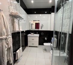 Студия в Семь королей