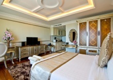 Двухместный номер Deluxe beachfront двуспальная кровать в LK The Empress Pattaya