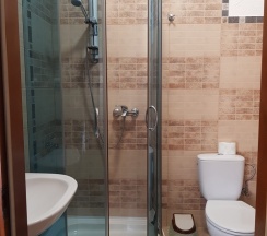 Улучшенный четырёхместный номер с балконом в Maziiz hotel Zelenogradsk