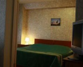 Номер полулюкс с 1 двуспальной кроватью (с завтраком) в Металлург