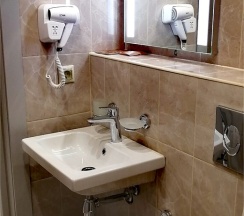 Полулюкс с балконом в Shamsi hall