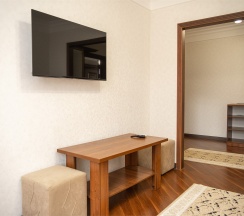 Двухкомнатный номер с одной большой  кроватью в Великий Каспий