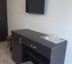 Трёхместный номер Standard с балконом и с красивым видом из окна в АлМар