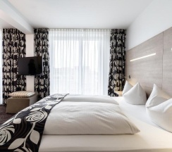 Полулюкс с балконом в Hotel Demas City