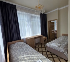 СЕМЕЙНЫЙ ДВУХКОМНАТНЫЙ НОМЕР с кроватями TWIN/DBL с двуспальным диваном в Цитрус