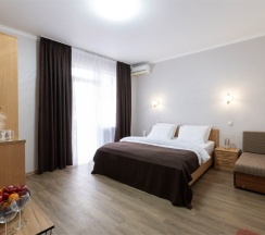 Трёхместный номер "Стандарт" с балконом в Ростов