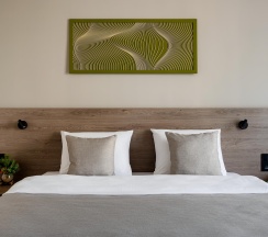 Номер улучшенный с 1 двуспальной кроватью в GreenGate Hotel&SPA