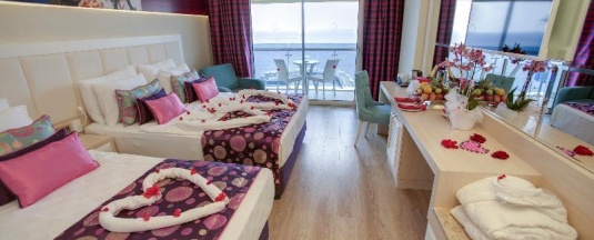 Двухместный номер Deluxe с видом на море двуспальная кровать в Azura Deluxe Resort & Spa
