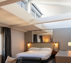 Двухместный полулюкс двуспальная кровать в Hilton Cologne