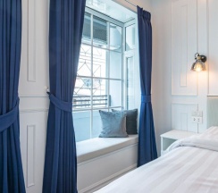 Люкс с балконом в White Ivory Bed & Breakfast