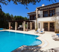 Вилла Superior с 3 комнатами с видом на бассейн в Aphrodite Hills Residences Superior Villas