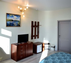 №1. Семейный номер с двуспальной кроватью, диваном и видом на Байкал в Прибой