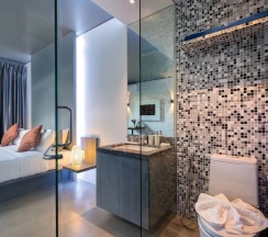 Одноместный номер Deluxe с балконом двуспальная кровать в Kamala Resotel