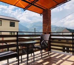 Двухместный номер Standard с балконом (двуспальная кровать) в Отель Paradise Kazbegi