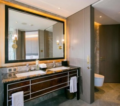 Двухместный люкс клубный двуспальная кровать в Centara Grand & Bangkok Convention Centre at CentralWorld