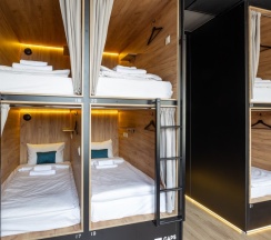 Общий 6-местный номер Smart room в Caps hotel