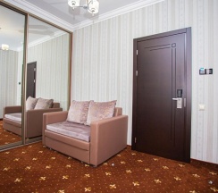 Номер первой категории "Комфорт с балконом" в Mari