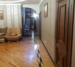Апартаменты с 5 комнатами в Диана