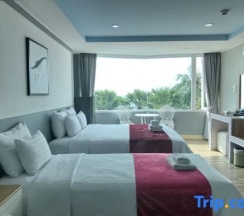 Трёхместный люкс Executive с видом на море в The Beach Front Resort Pattaya  - SHA Plus