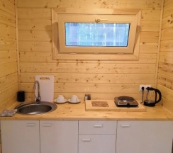 Двухместный коттедж Superior с красивым видом из окна двуспальная кровать в Vinder Village