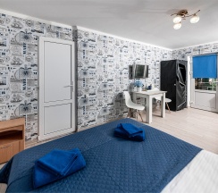 Четырехместный Стандартный номер с Балконом в гостевом доме SV на 3 этаже в Милка