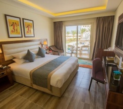 Двухместный номер Deluxe с видом на сад двуспальная кровать в Pickalbatros Dana Beach Resort - Hurghada