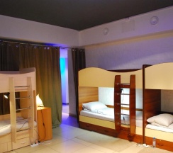 Кровать в общем номере (Без окна) в Royal