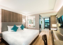 Двухместный люкс Grand с 2 комнатами двуспальная кровать в Отель Citrus Suites Sukhumvit 6 by Compass Hospitality