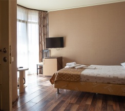 Двухместный улучшенный номер DOBLE с балконом в LaManсhe