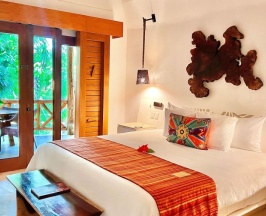 Двухместная La Residencia двуспальная кровать в Shangri-la Caribe Beach Village Resort