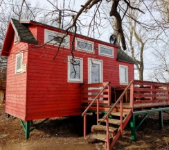 Рябиновый Tinyhouse в Шведские дачи