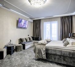 Двухместный номер Superior с балконом и с видом на море двуспальная кровать в Exclusive Hotel&Apartments