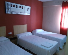 Трёхместный номер Standard в Hostal Falfes
