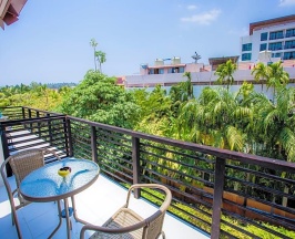 Двухместный номер Deluxe с видом на бассейн двуспальная кровать в Kata Blue Sea Resort