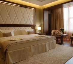 Двухместный номер Garden Premium с красивым видом из окна двуспальная кровать в Garden Park Inn