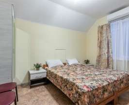 Трехместный с удобствами на этаже (мансарда) в Золотой берег