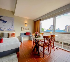 Трёхместный номер Family в Sino House Phuket Hotel