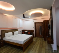 Двухместный номер Deluxe с балконом двуспальная кровать в Hotel Sushree International